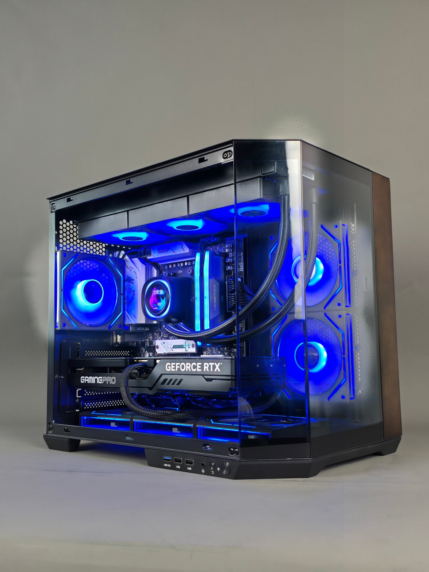 Clutch 2.0 - Gaming PC Ryzen 7 9700X RTX 5070ti