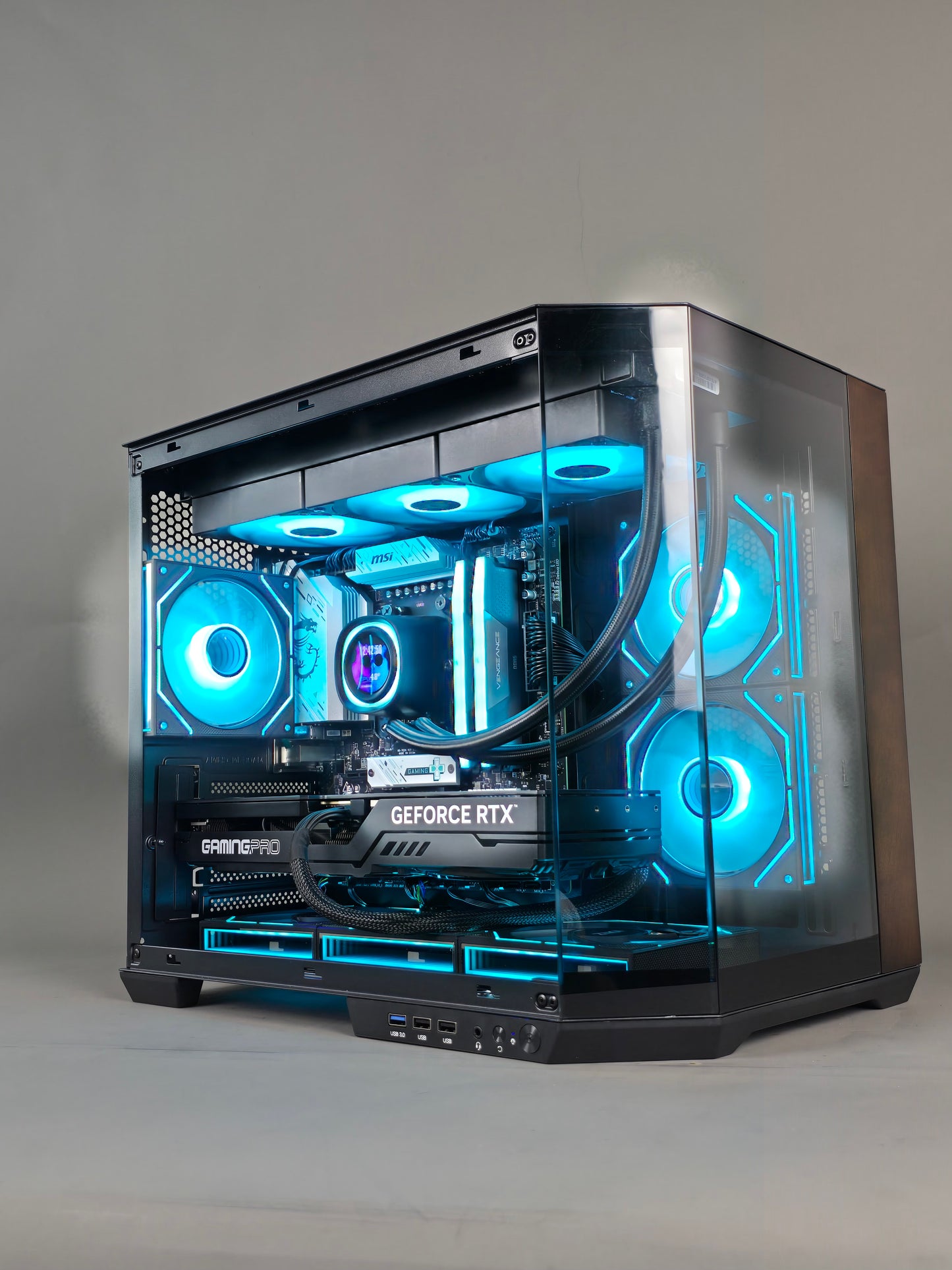 Clutch 2.0 - Gaming PC Ryzen 7 9700X RTX 5070ti