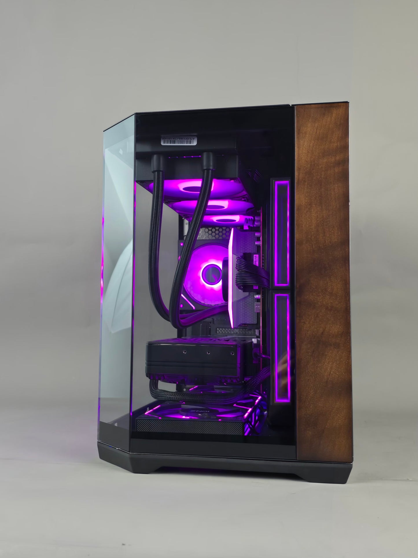 Clutch 2.0 - Gaming PC Ryzen 7 9700X RTX 5070ti