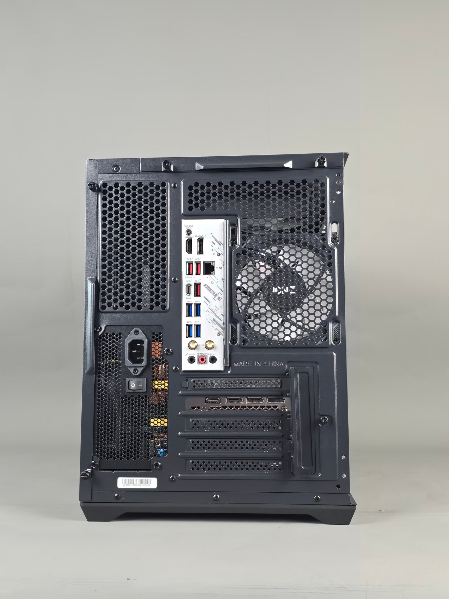 Clutch 2.0 - Gaming PC Ryzen 7 9700X RTX 5070ti