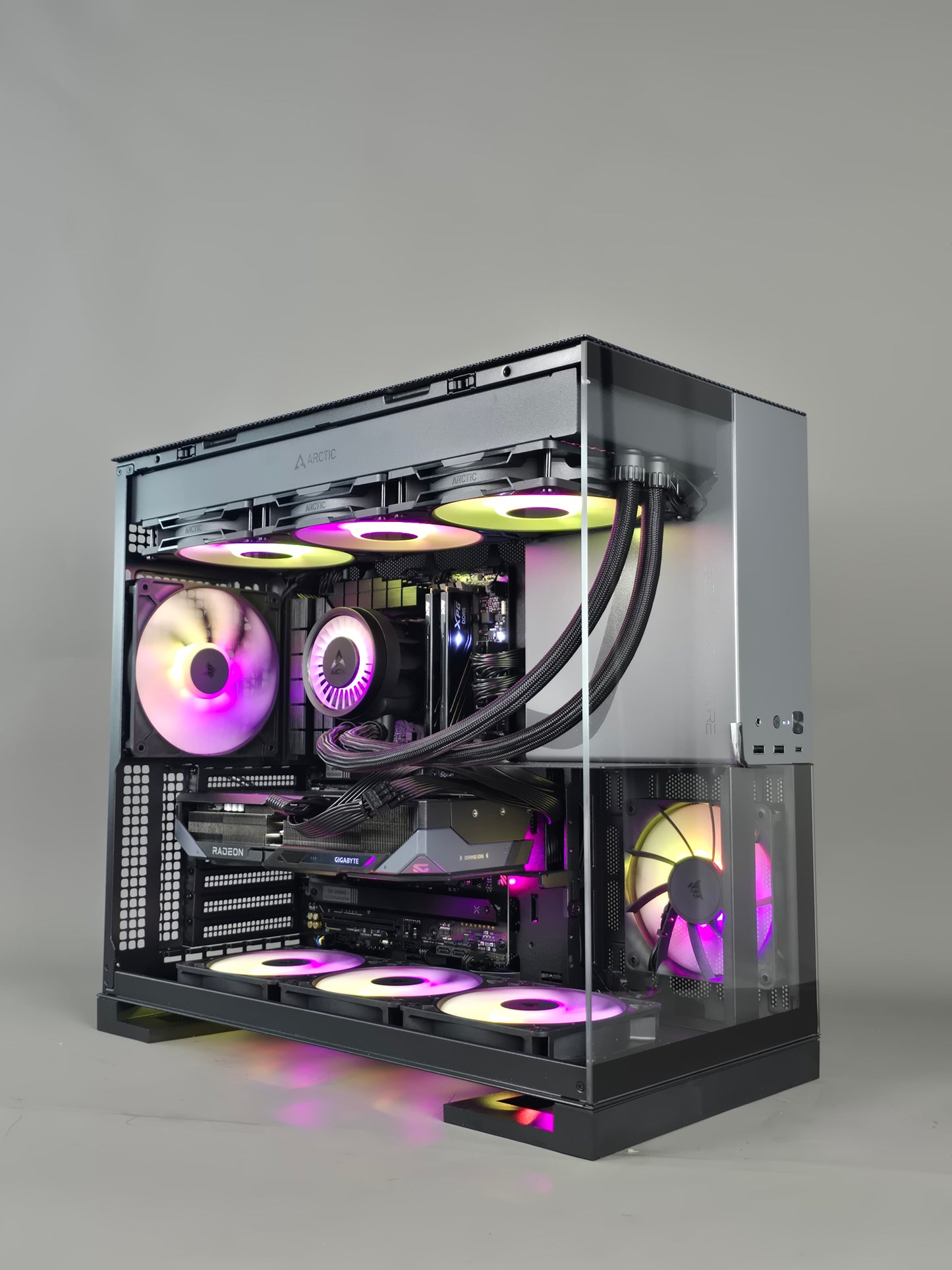 Geometric BG - Gaming PC Ryzen 7 7800X3D RX 9070XT