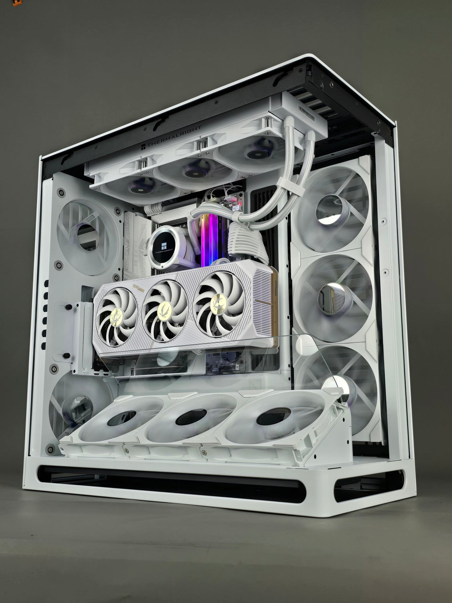 Frost Gaming PC Ryzen 7 9850X3D RTX 5090 – photo 5