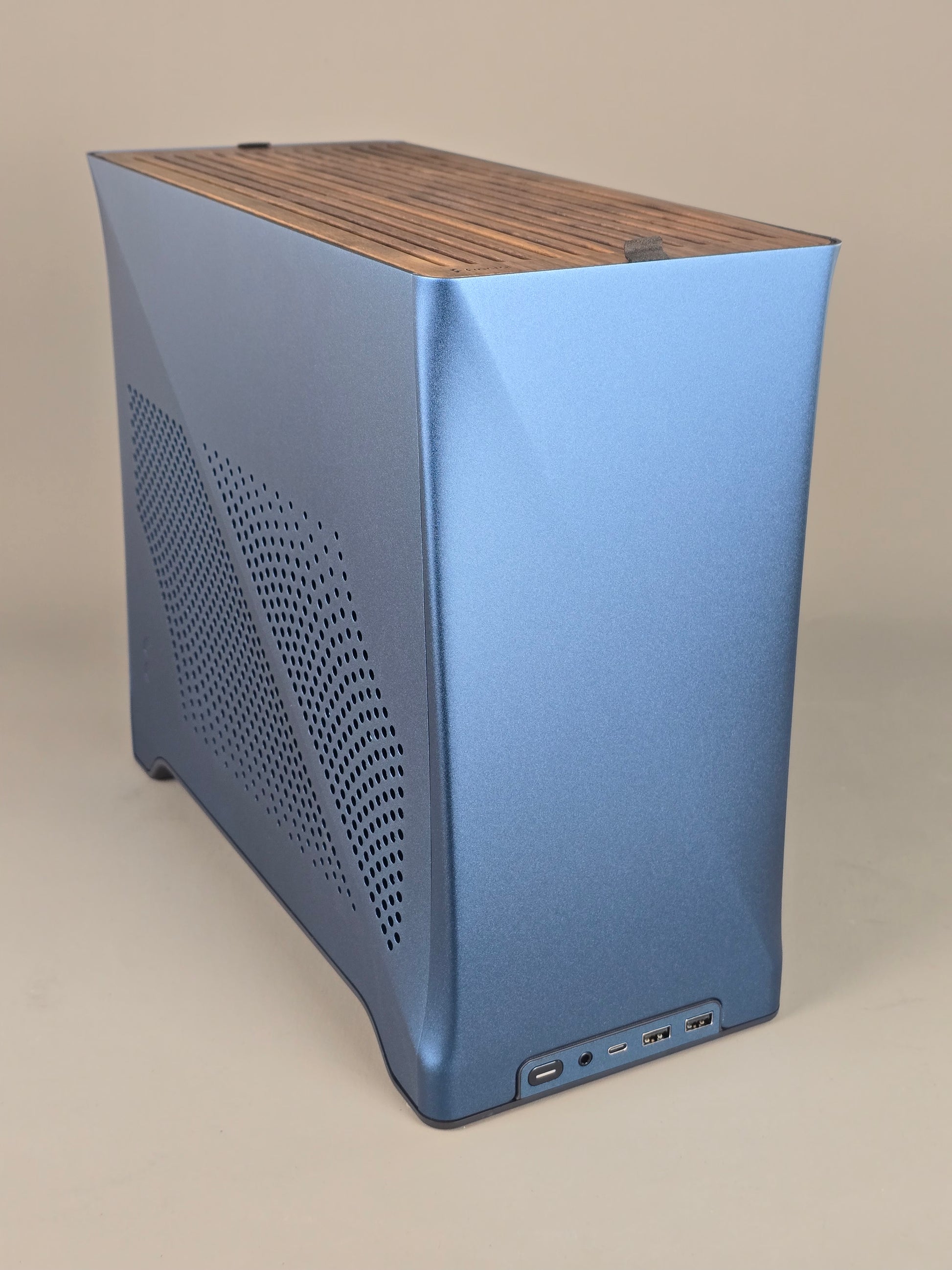 Kite ITX Gaming PC Ryzen 7 9800X3D RTX 5080 – photo 5
