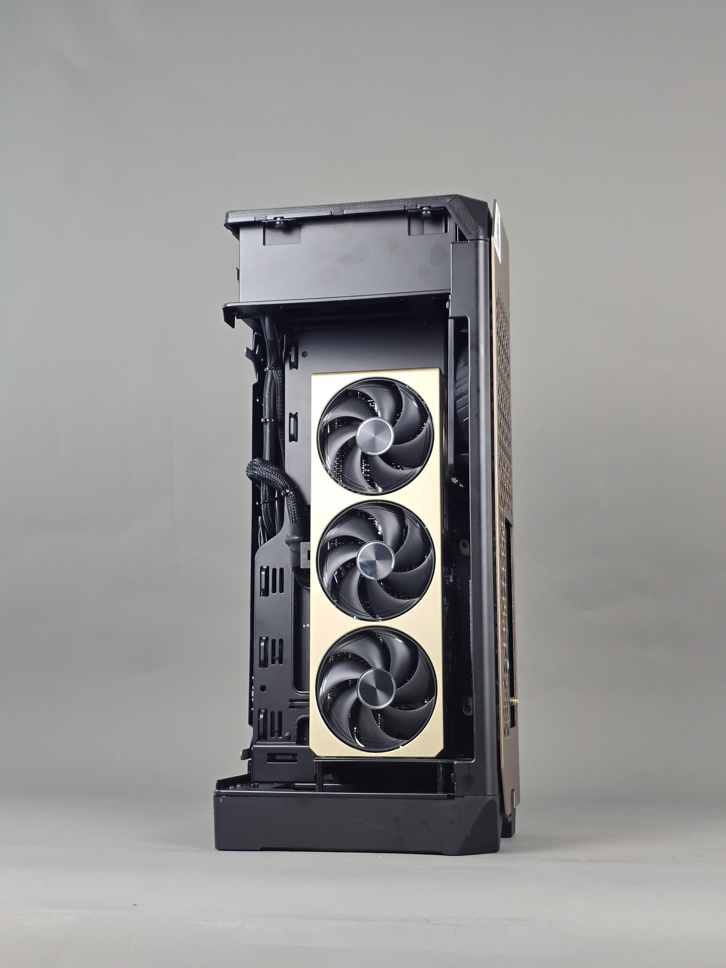 Pillar Mini ITX Gaming/Work PC Ryzen 7 9850X3D RTX 5080 by Wattec