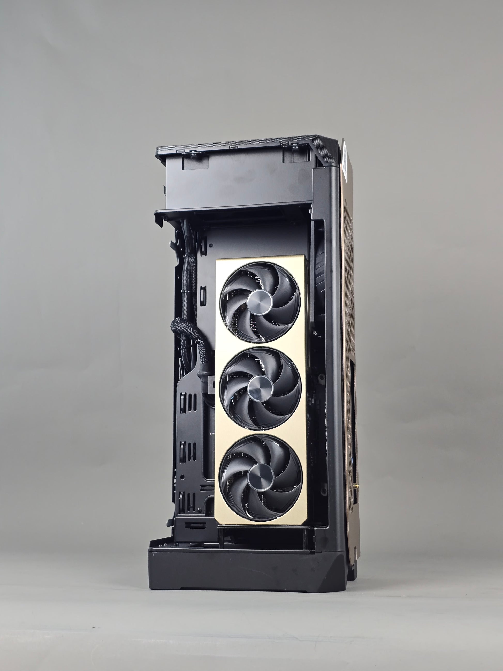 Pillar Mini ITX Gaming/Work PC Ryzen 7 9850X3D RTX 5080 by Wattec
