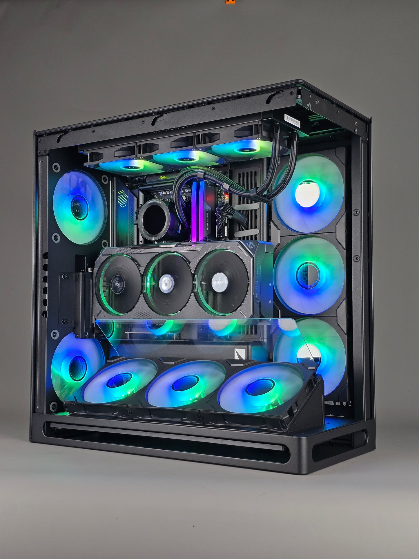 'FROST' Gaming PC Ryzen 7 9800X3D RTX 5090
