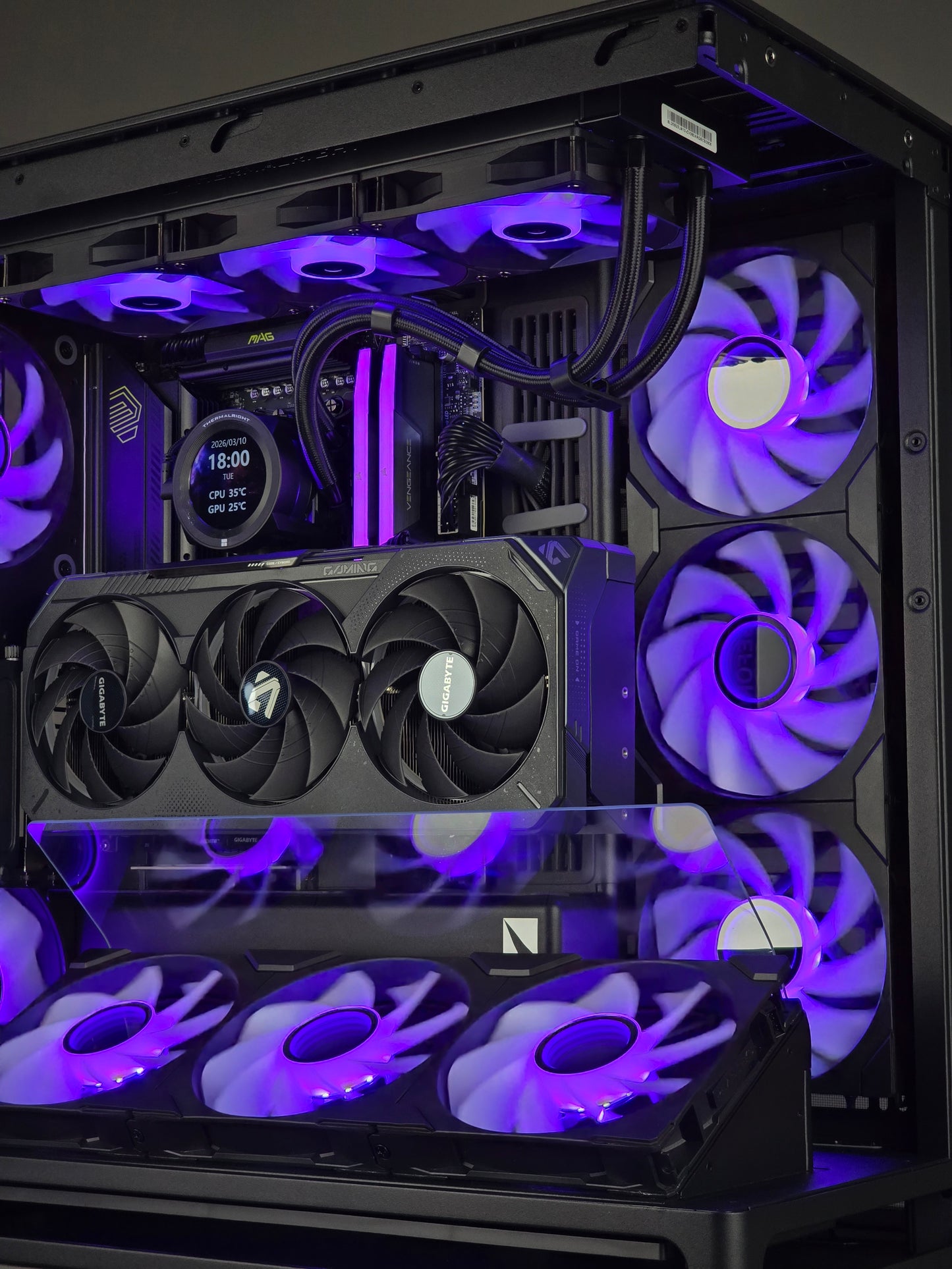 'FROST' Gaming PC Ryzen 7 9800X3D RTX 5090