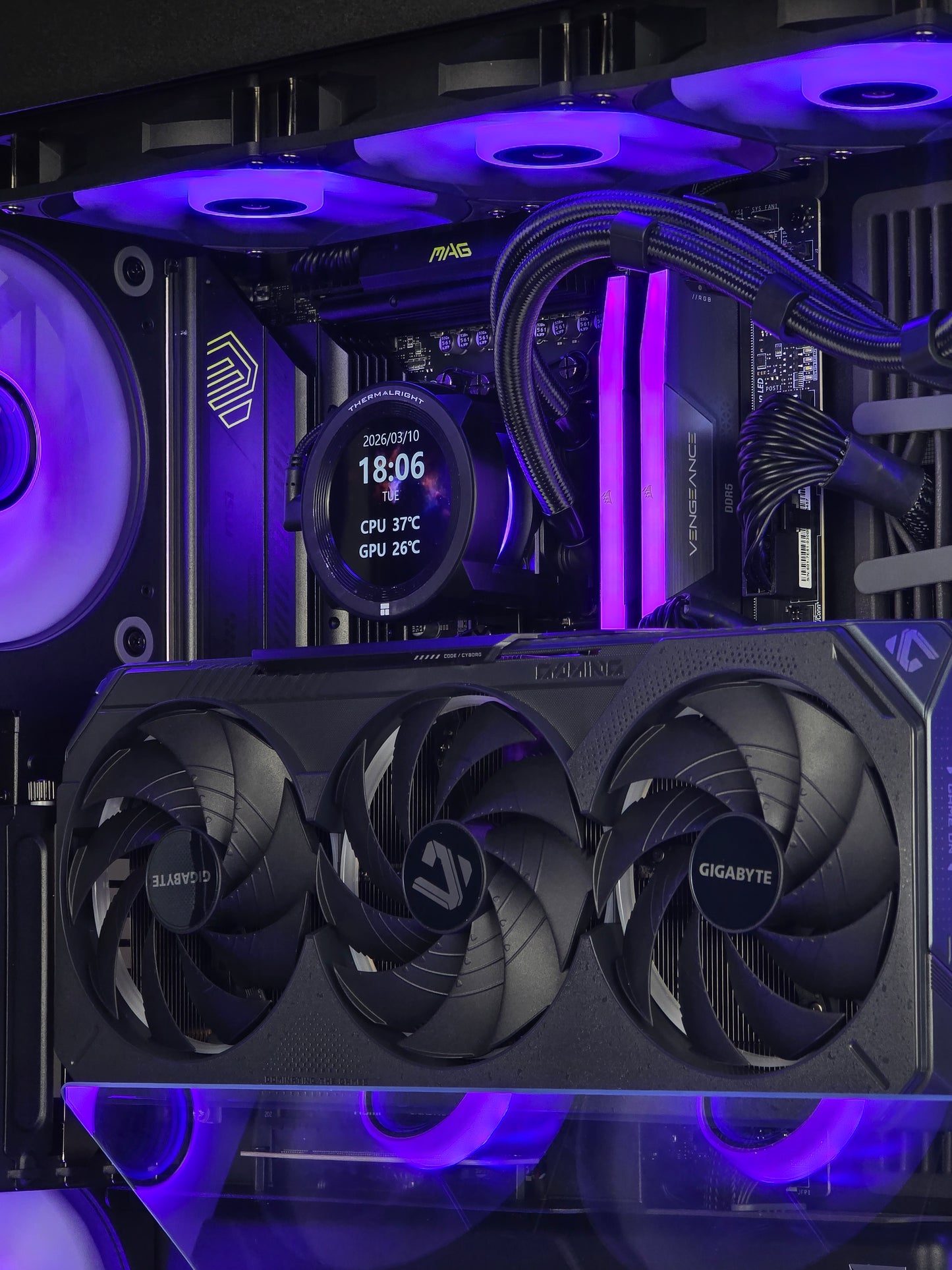 'FROST' Gaming PC Ryzen 7 9800X3D RTX 5090