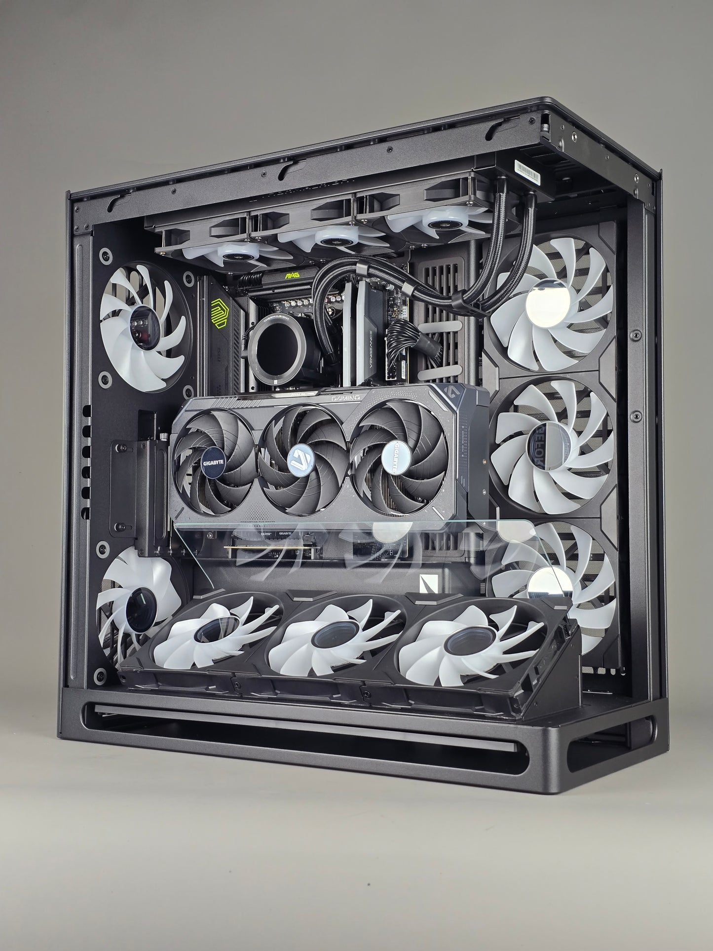 'FROST' Gaming PC Ryzen 7 9800X3D RTX 5090