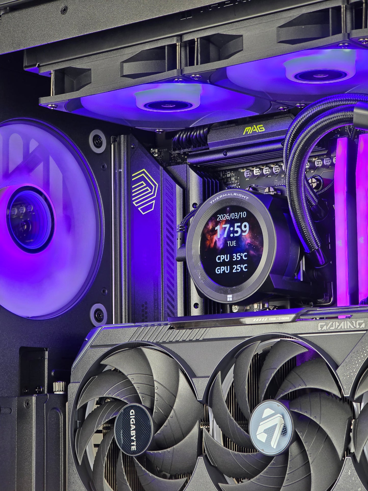 'FROST' Gaming PC Ryzen 7 9800X3D RTX 5090