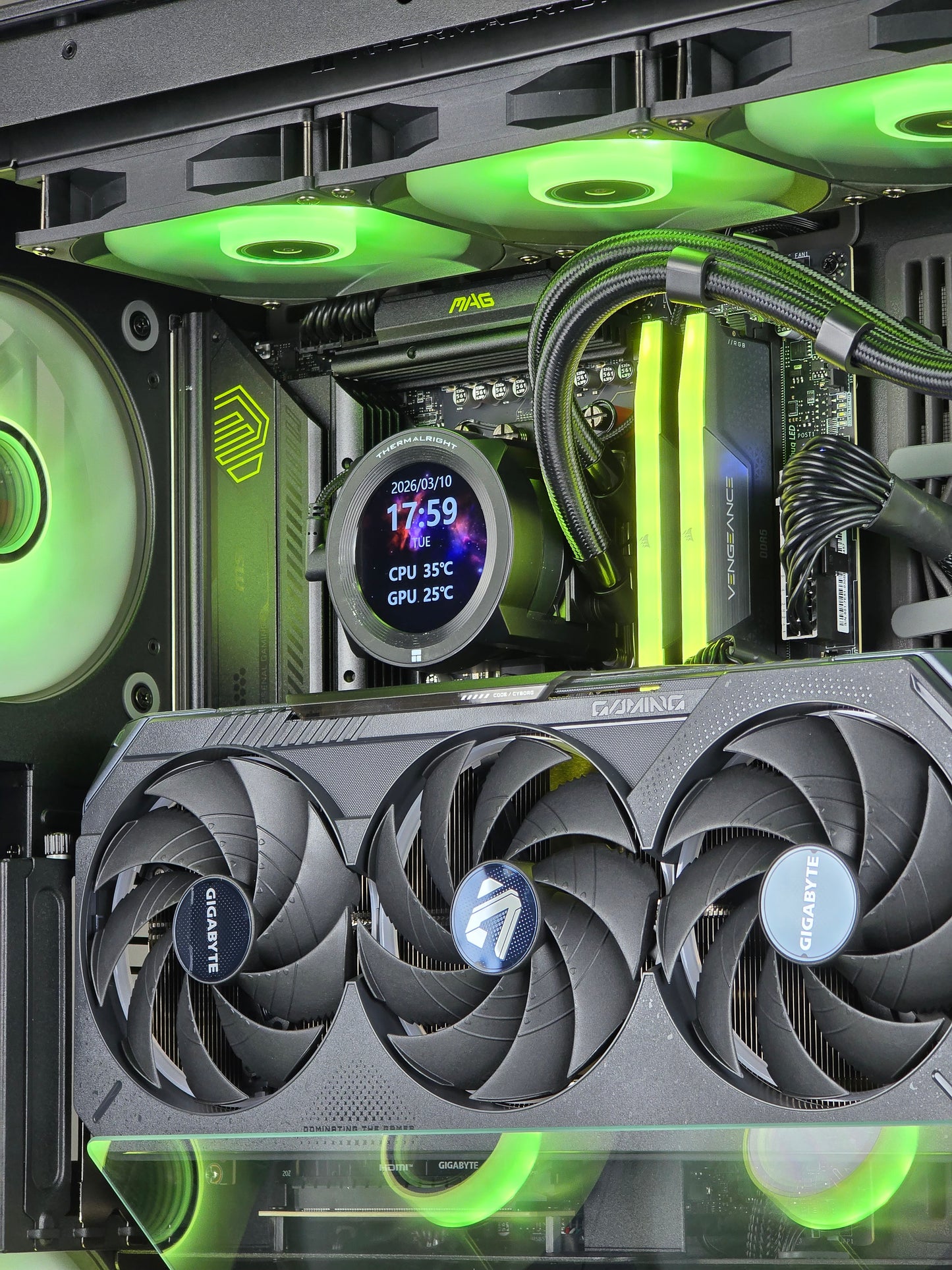 'FROST' Gaming PC Ryzen 7 9800X3D RTX 5090